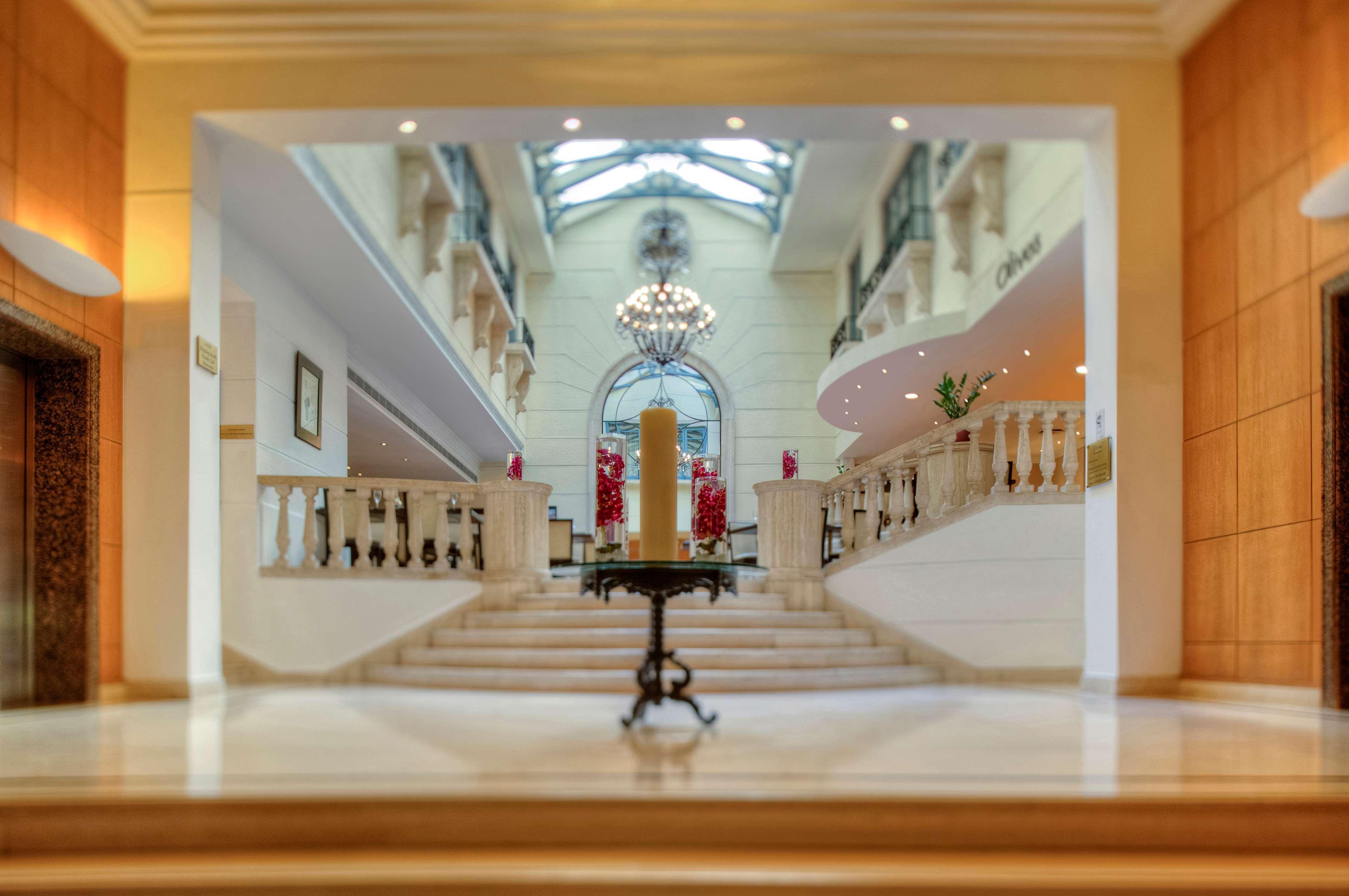 Готель Radisson Blu Martinez Бейрут Екстер'єр фото The lobby of the hotel