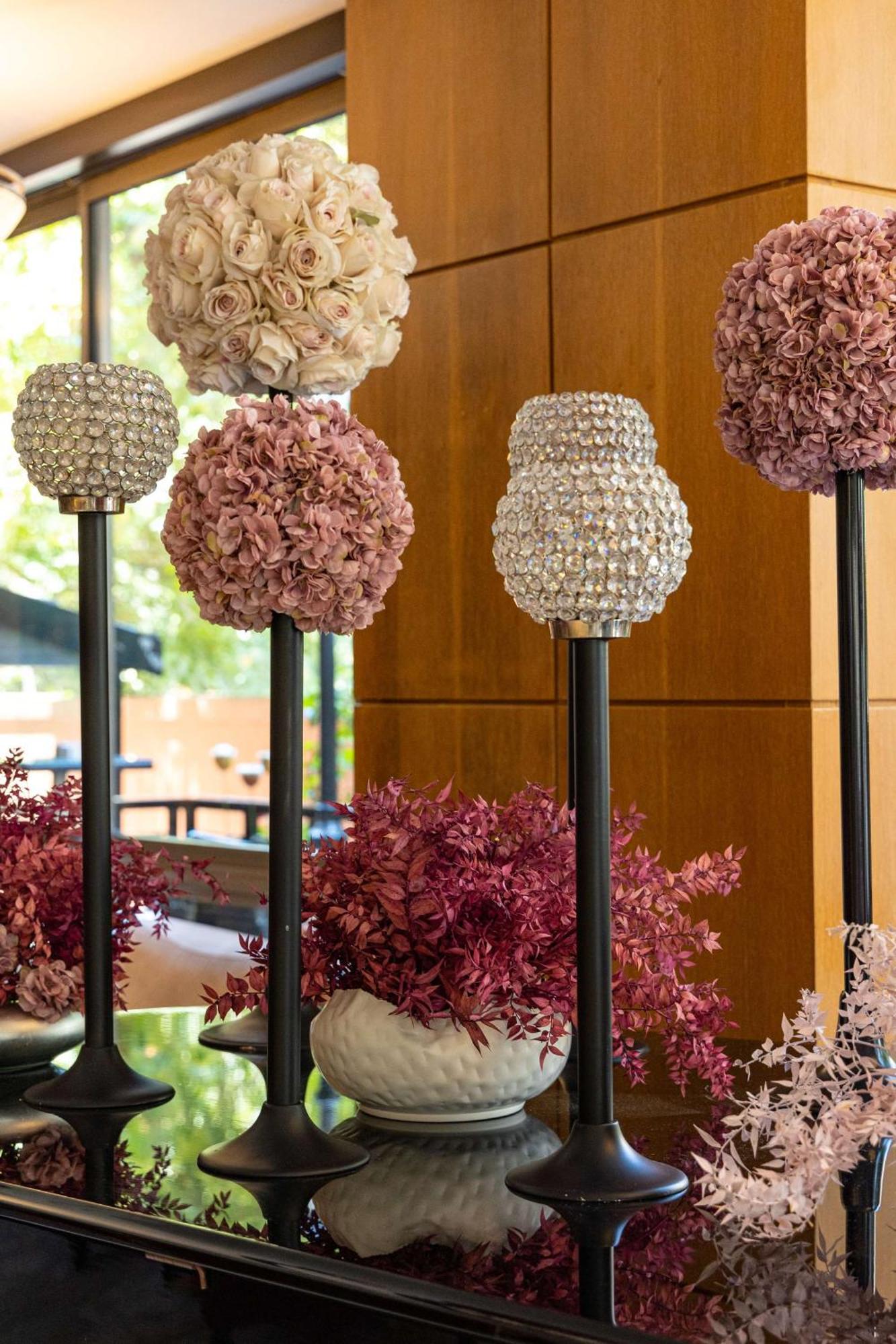 Готель Radisson Blu Martinez Бейрут Екстер'єр фото Flower balls