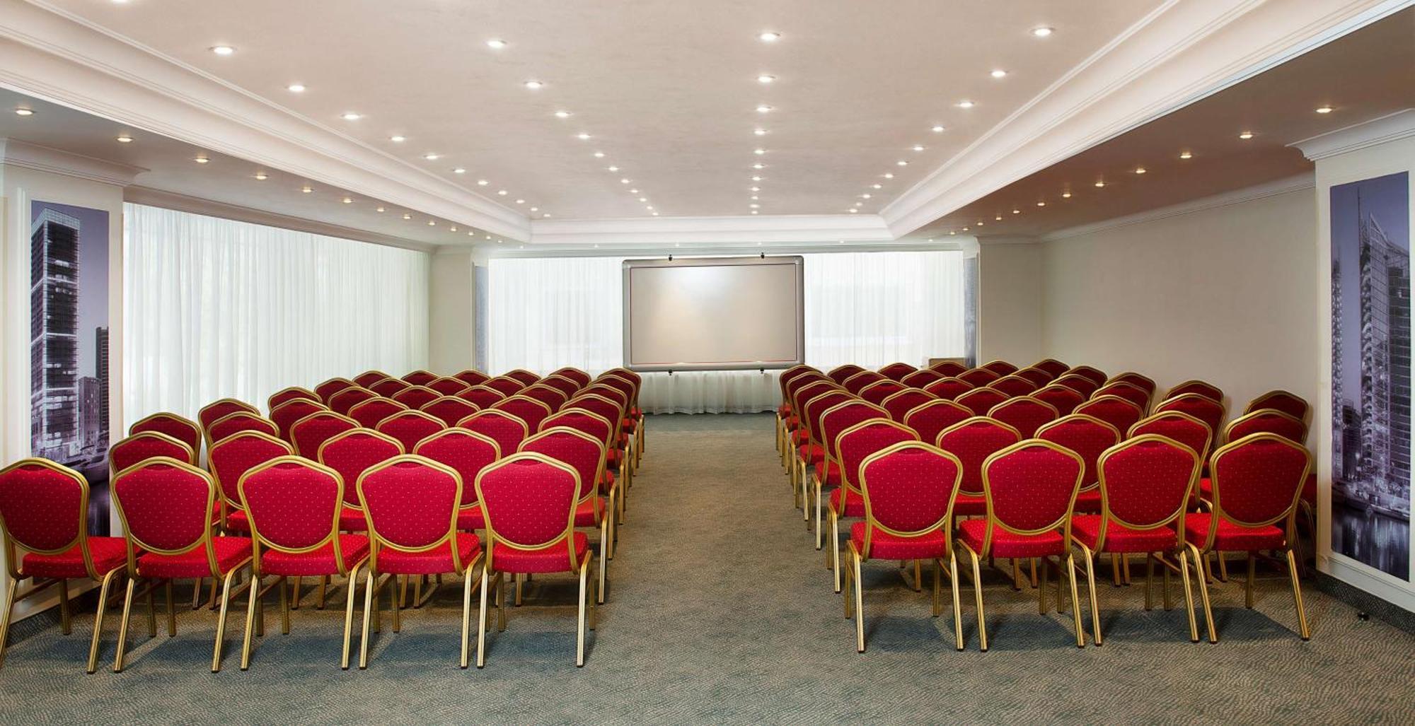 Готель Radisson Blu Martinez Бейрут Екстер'єр фото A typical conference room